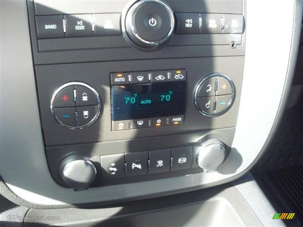 2011 GMC Sierra 2500HD SLT Crew Cab 4x4 Controls Photo #47093762