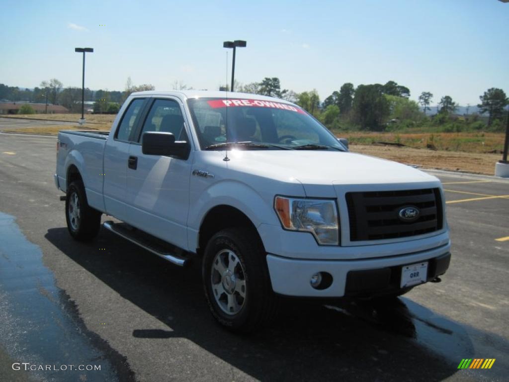 2009 F150 STX SuperCab 4x4 - Oxford White / Stone/Medium Stone photo #7