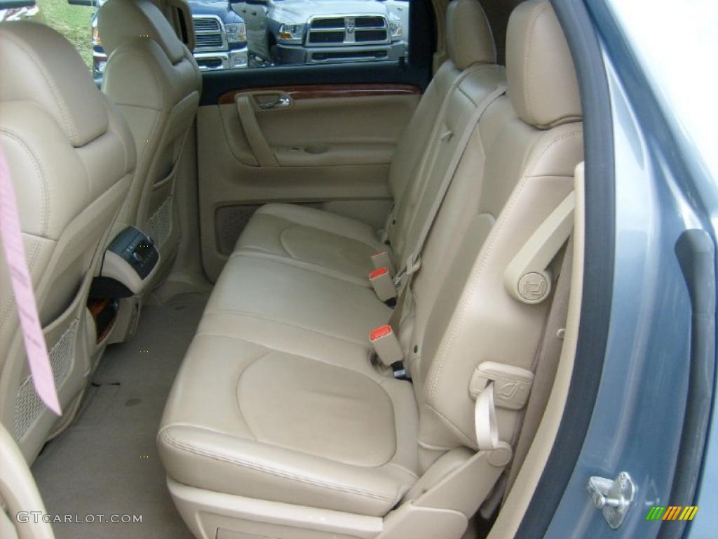 Tan Interior 2007 Saturn Outlook XR AWD Photo #47102540