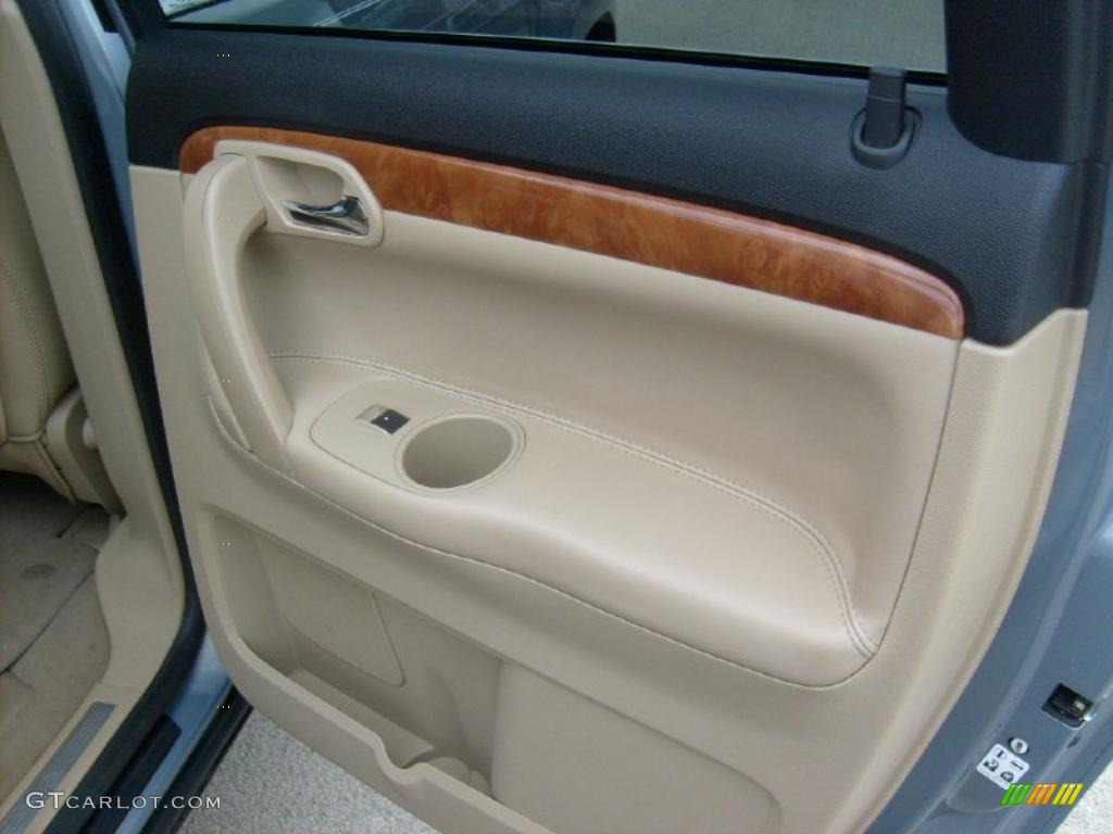 2007 Saturn Outlook XR AWD Tan Door Panel Photo #47102612