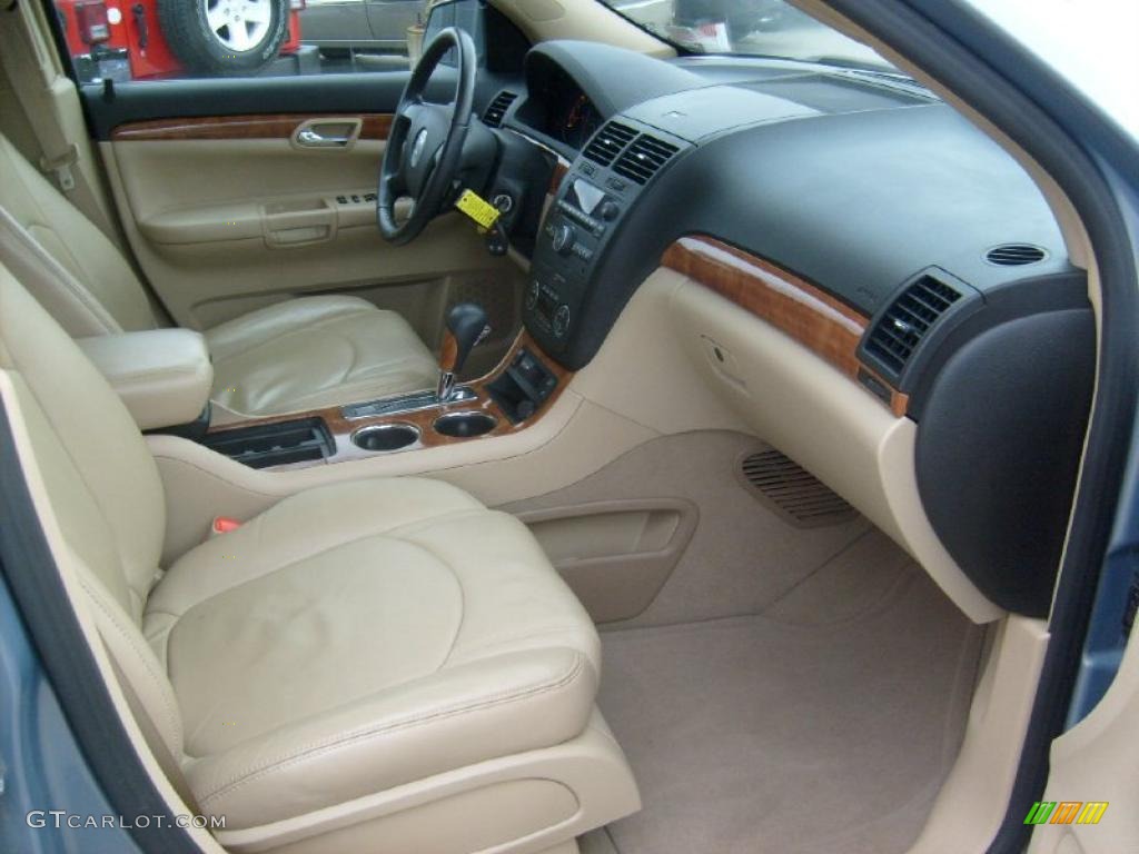 Tan Interior 2007 Saturn Outlook XR AWD Photo #47102621