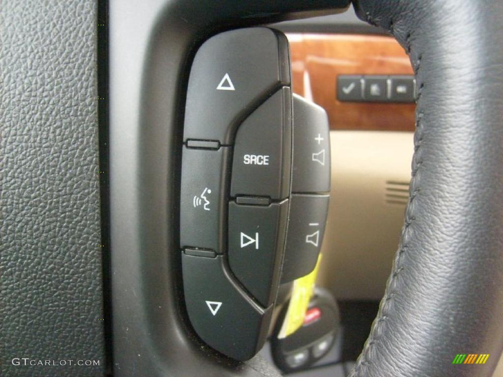 2007 Saturn Outlook XR AWD Controls Photo #47102645