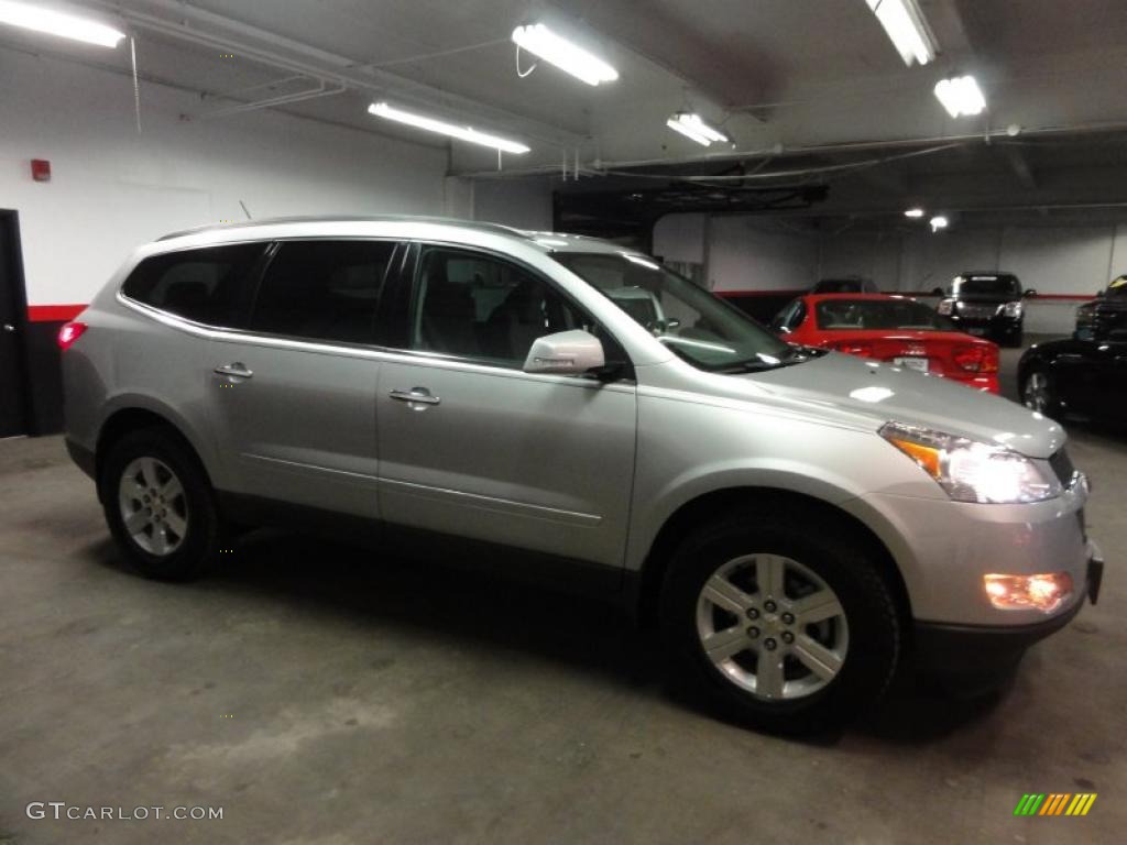 2010 Traverse LT AWD - Silver Ice Metallic / Dark Gray/Light Gray photo #6