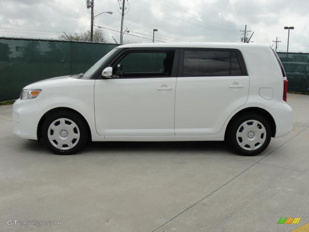 2011 xB  - Super White / Gray photo #6