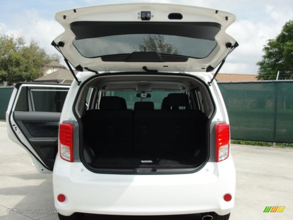 2011 xB  - Super White / Gray photo #19