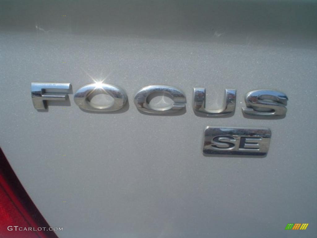 2005 Ford Focus ZX4 SE Sedan Marks and Logos Photos