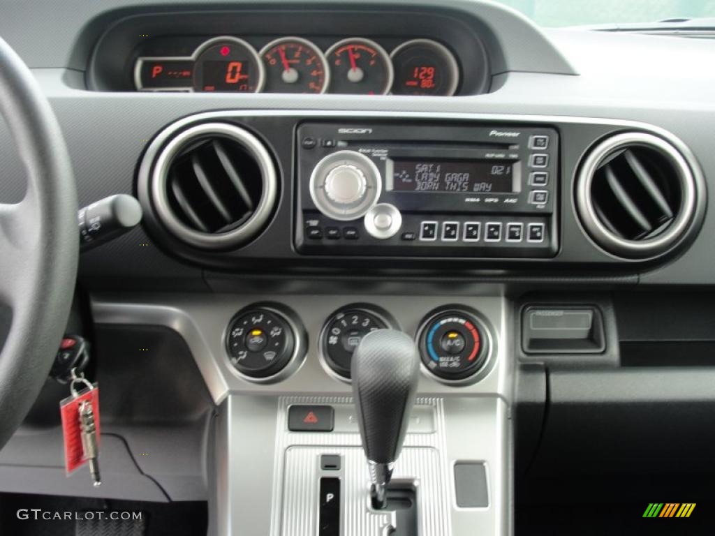 2011 Scion xB Standard xB Model Controls Photo #47107745
