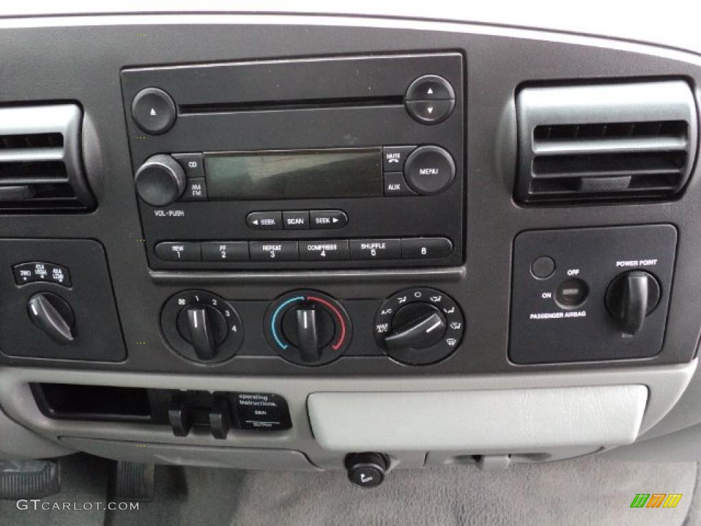 2007 Ford F250 Super Duty XLT SuperCab 4x4 Controls Photo #47107943