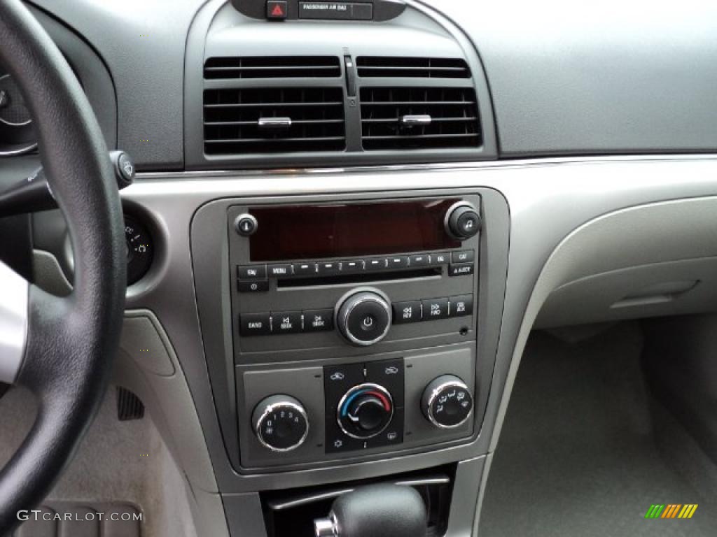 2008 Saturn Aura XE Controls Photo #47108141