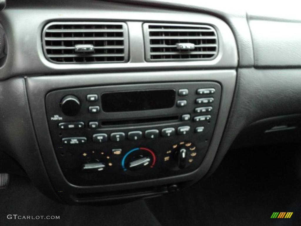 2003 Ford Taurus SE Controls Photo #47108387