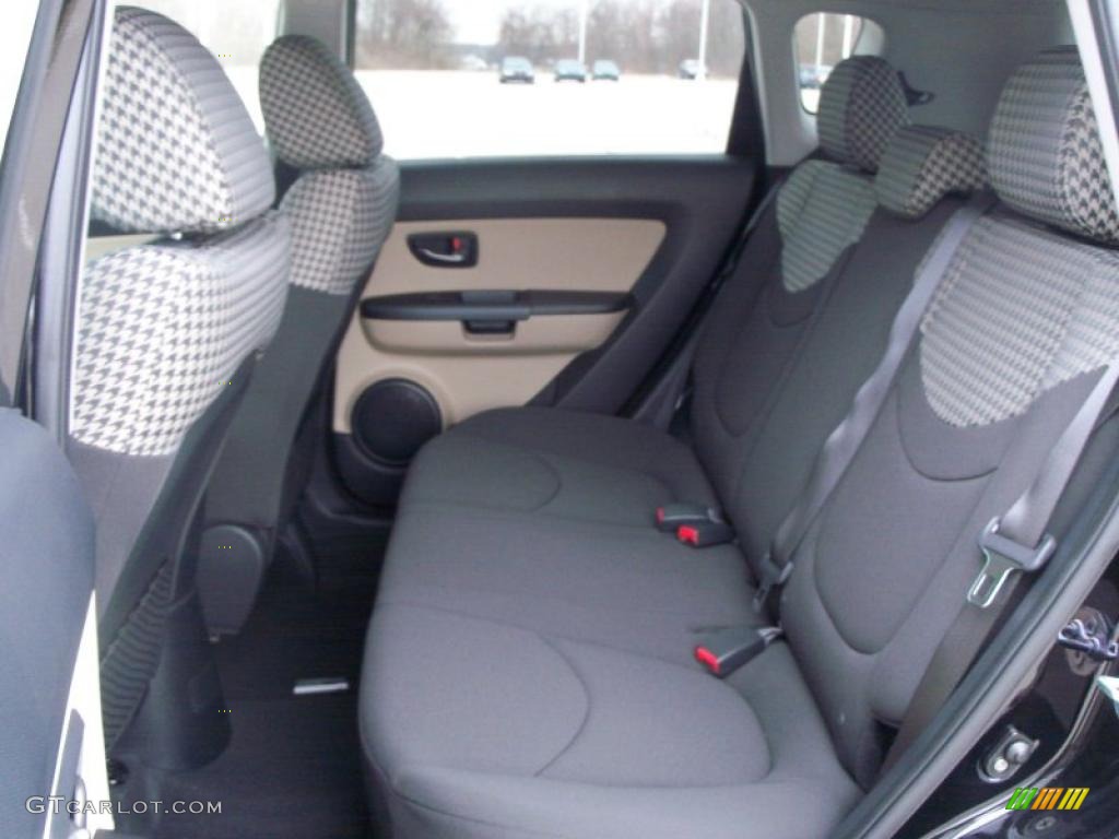 Sand/Black Houndstooth Cloth Interior 2011 Kia Soul ! Photo #47111072