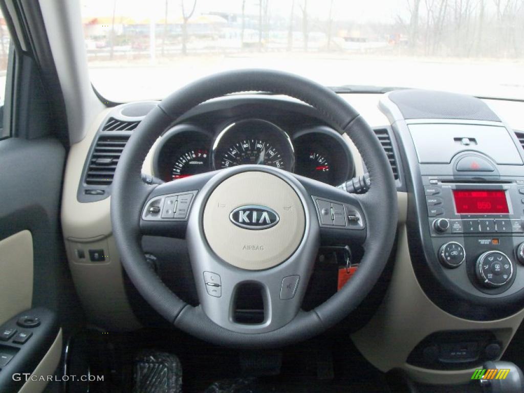 2011 Kia Soul ! Sand/Black Houndstooth Cloth Steering Wheel Photo #47111075