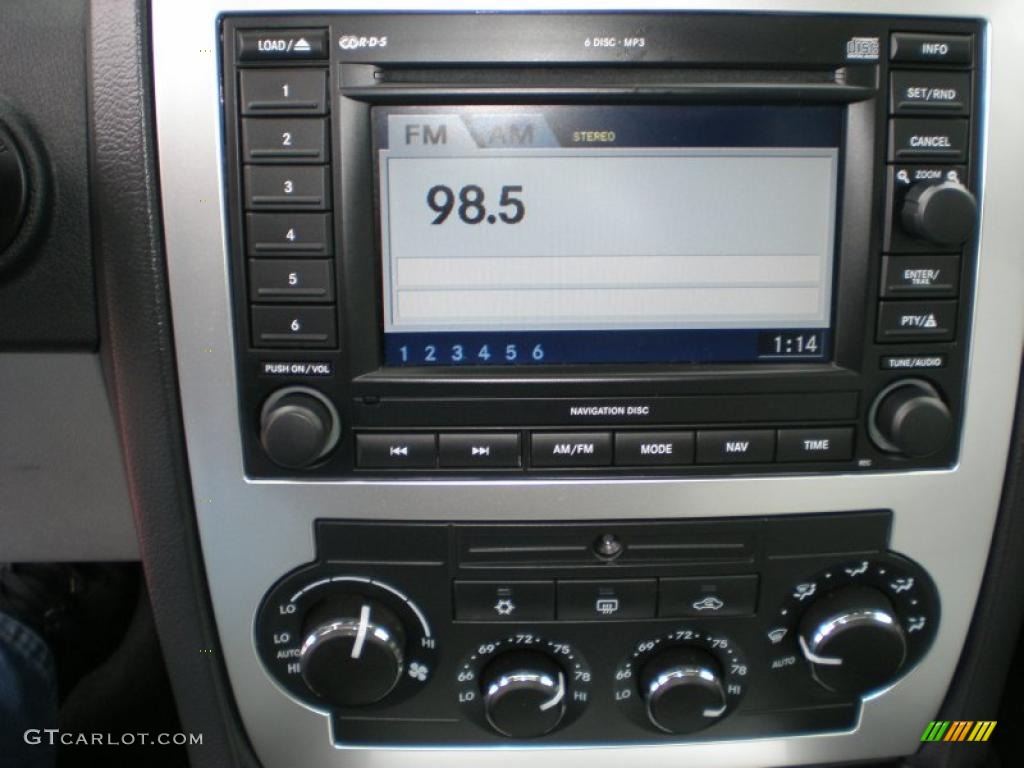 2007 Chrysler 300 C HEMI AWD Controls Photo #47114777