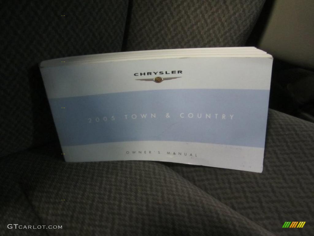 2005 Town & Country Touring - Linen Gold Metallic / Medium Slate Gray photo #22