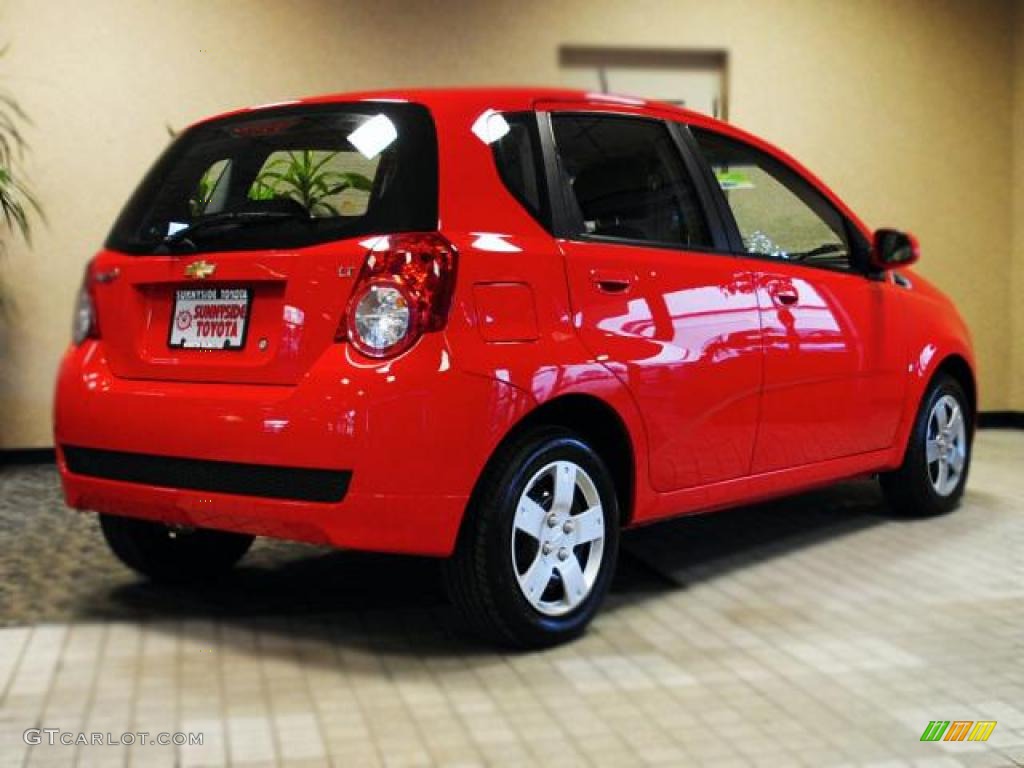 2010 Aveo Aveo5 LT - Sport Red / Charcoal photo #6