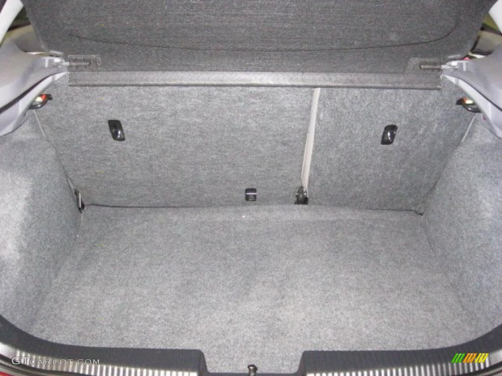 2002 Ford Focus ZX3 Coupe Trunk Photo #47121449
