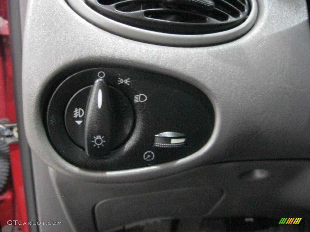 2002 Ford Focus ZX3 Coupe Controls Photo #47121563