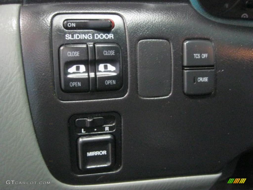 2004 Honda Odyssey EX-L Controls Photo #47122020