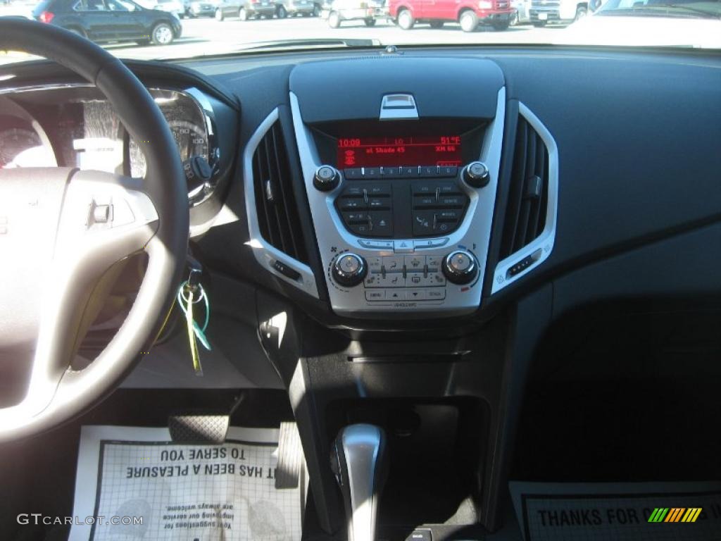 2011 GMC Terrain SLE Controls Photo #47122821