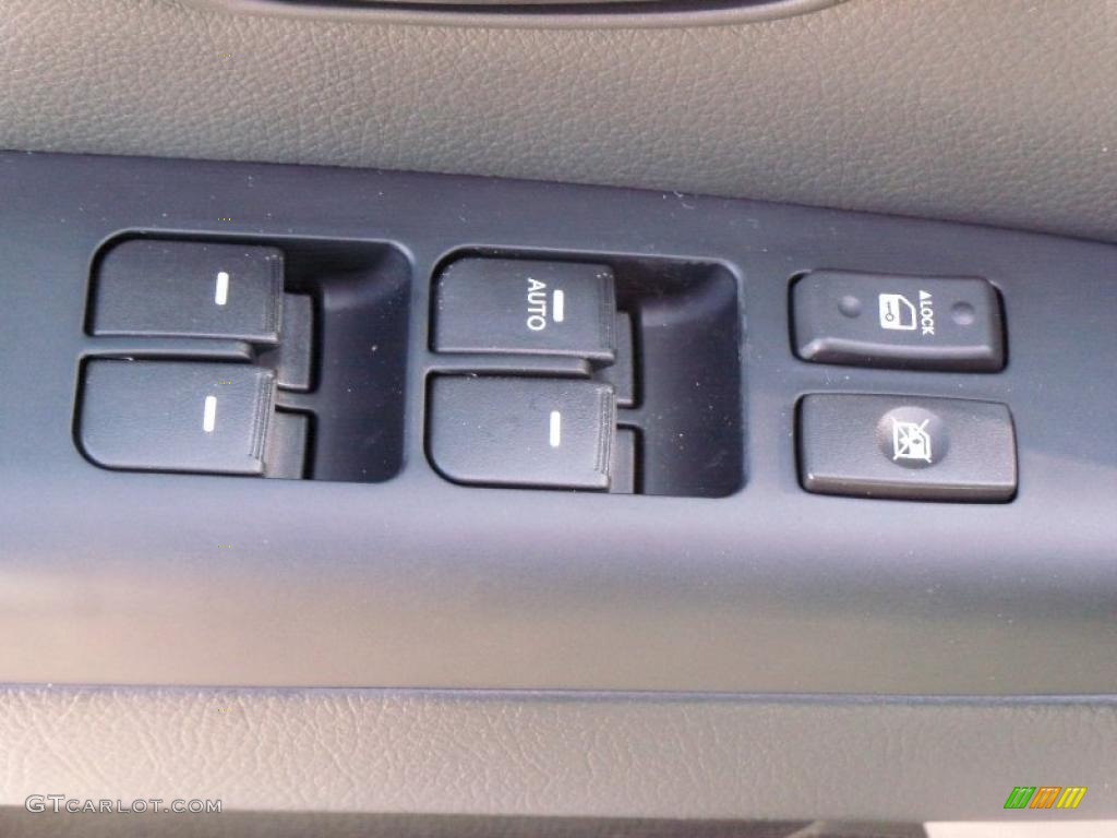 2011 Kia Soul 1.6 Controls Photo #47122833