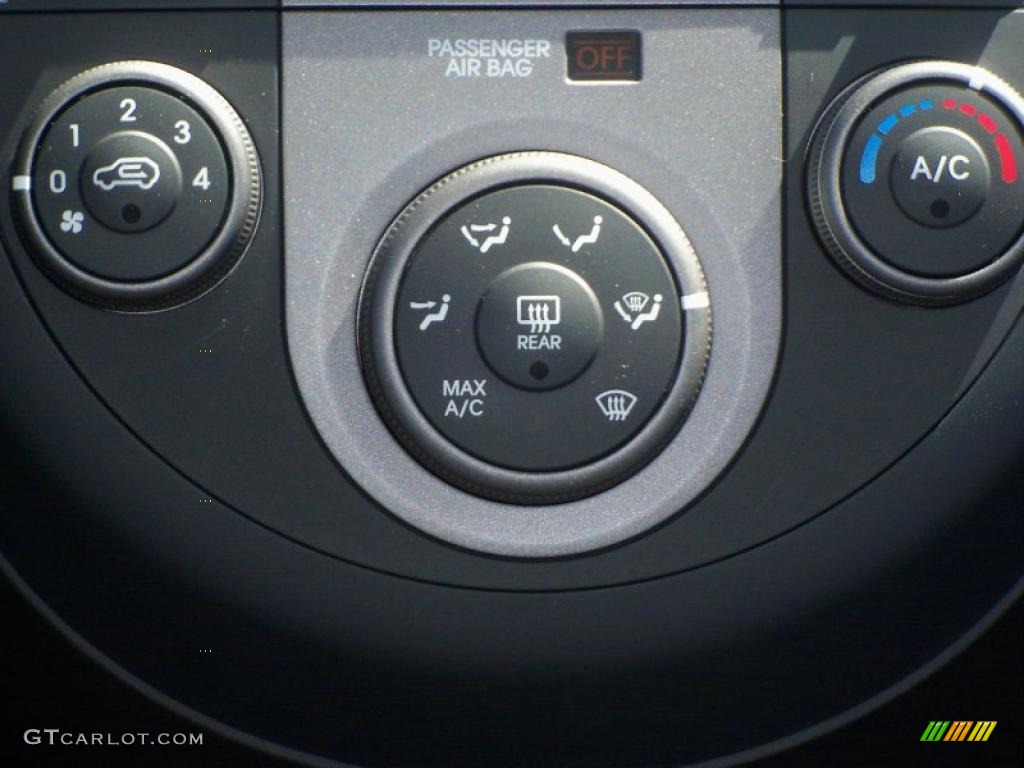 2011 Kia Soul 1.6 Controls Photo #47122992