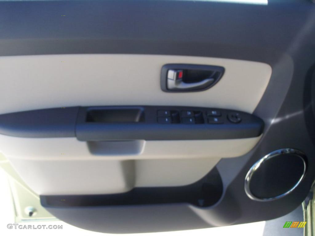 2011 Kia Soul ! Sand/Black Houndstooth Cloth Door Panel Photo #47123253