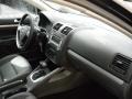 Black - Jetta SE Sedan Photo No. 14