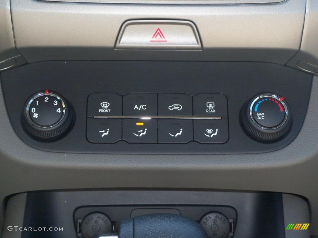 2011 Kia Sportage LX Controls Photo #47124828