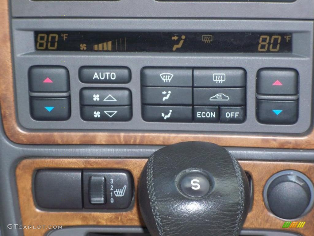 2002 Saab 9-5 Linear Sedan Controls Photos