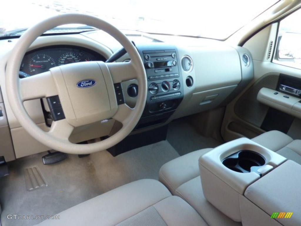 Tan Interior 2005 Ford F150 XLT Regular Cab 4x4 Photo #47126496