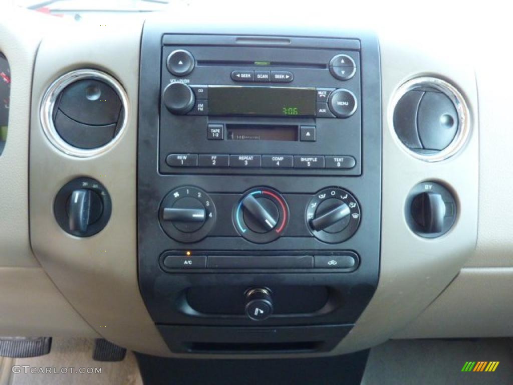 2005 Ford F150 XLT Regular Cab 4x4 Controls Photo #47126579