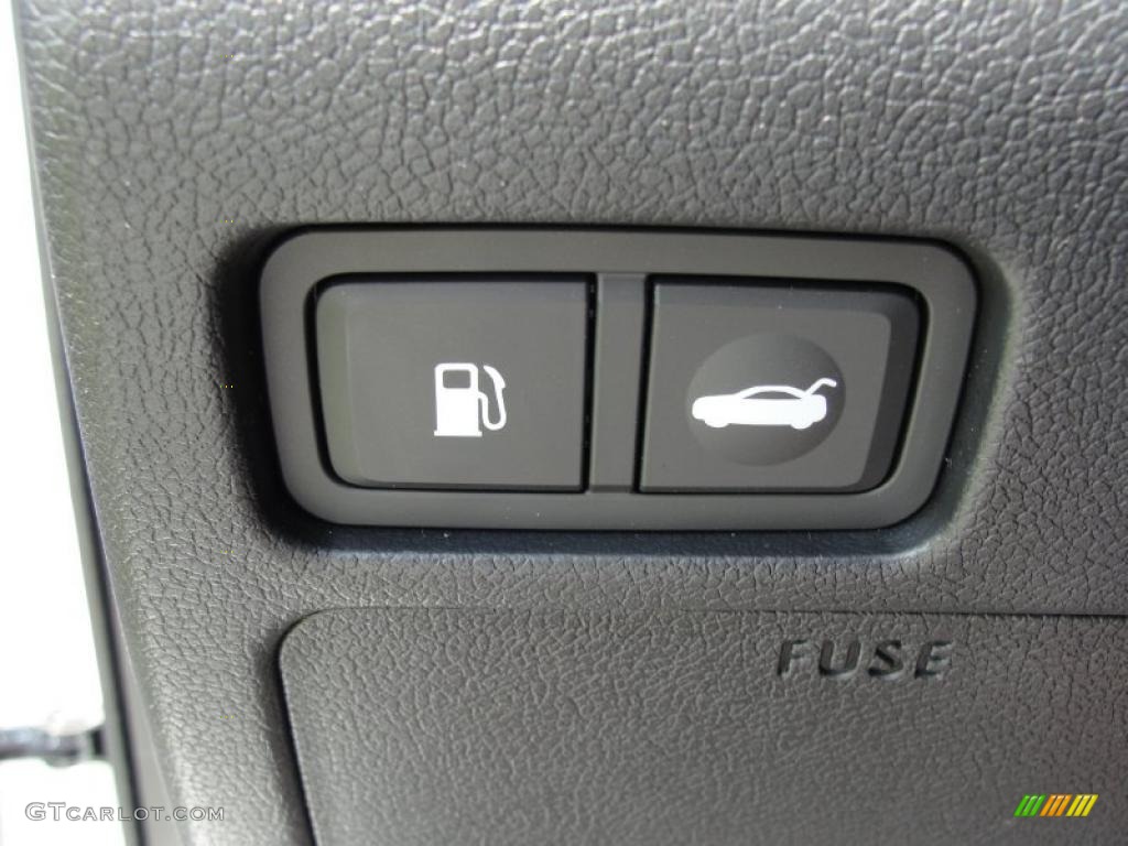 2011 Hyundai Sonata SE 2.0T Controls Photo #47127861