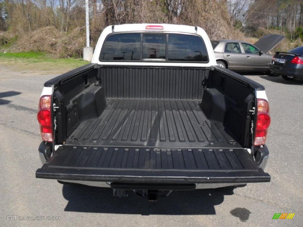 2006 Tacoma V6 Access Cab 4x4 - Super White / Taupe photo #18