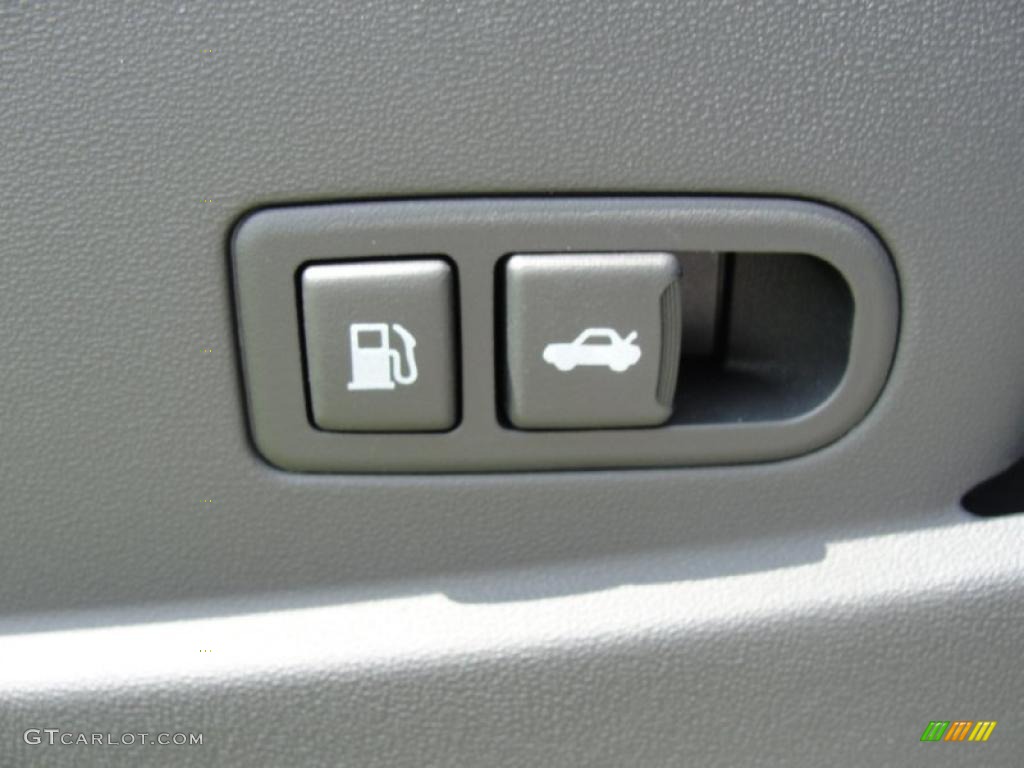 2011 Hyundai Genesis Coupe 2.0T Controls Photo #47130531