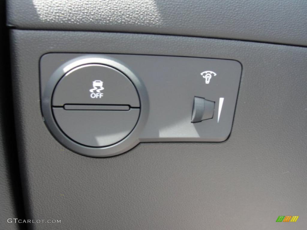 2011 Hyundai Genesis Coupe 2.0T Controls Photo #47130723