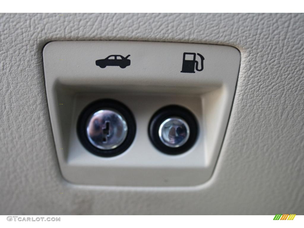2006 Lincoln LS V8 Controls Photo #47130945