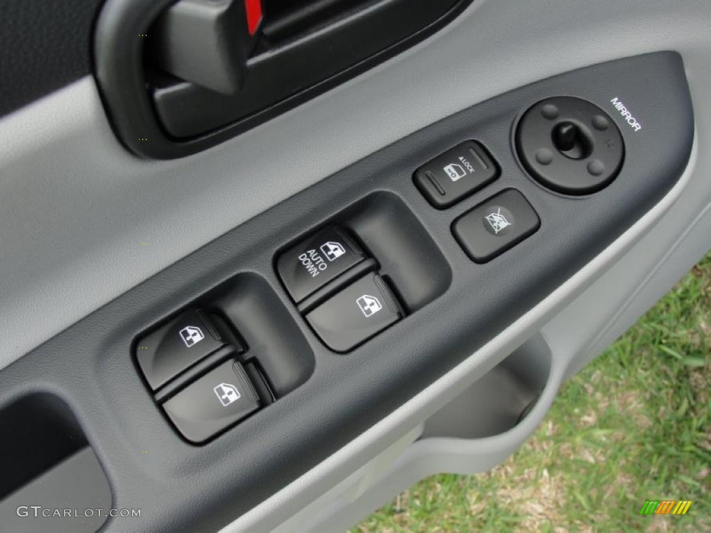 2011 Hyundai Accent GLS 4 Door Controls Photo #47131104