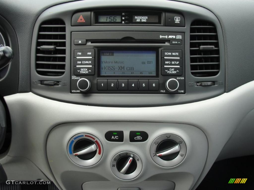 2011 Hyundai Accent GLS 4 Door Controls Photo #47131164