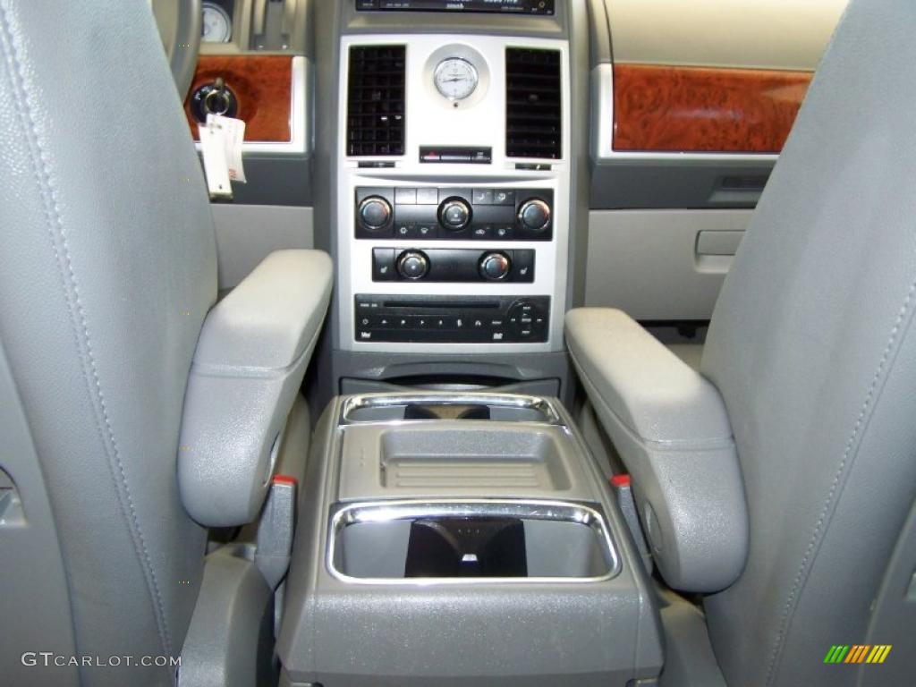 2008 Town & Country Touring Signature Series - Brilliant Black Crystal Pearlcoat / Medium Slate Gray/Light Shale photo #28