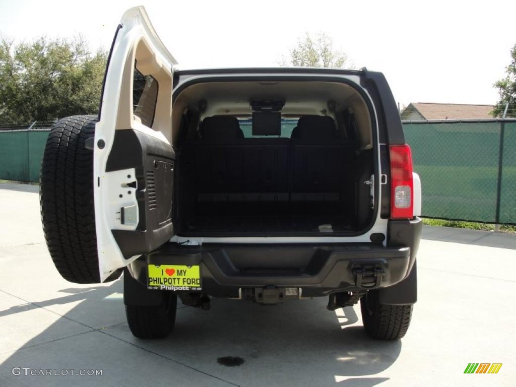 2006 Hummer H3 Standard H3 Model Trunk Photo #47132370