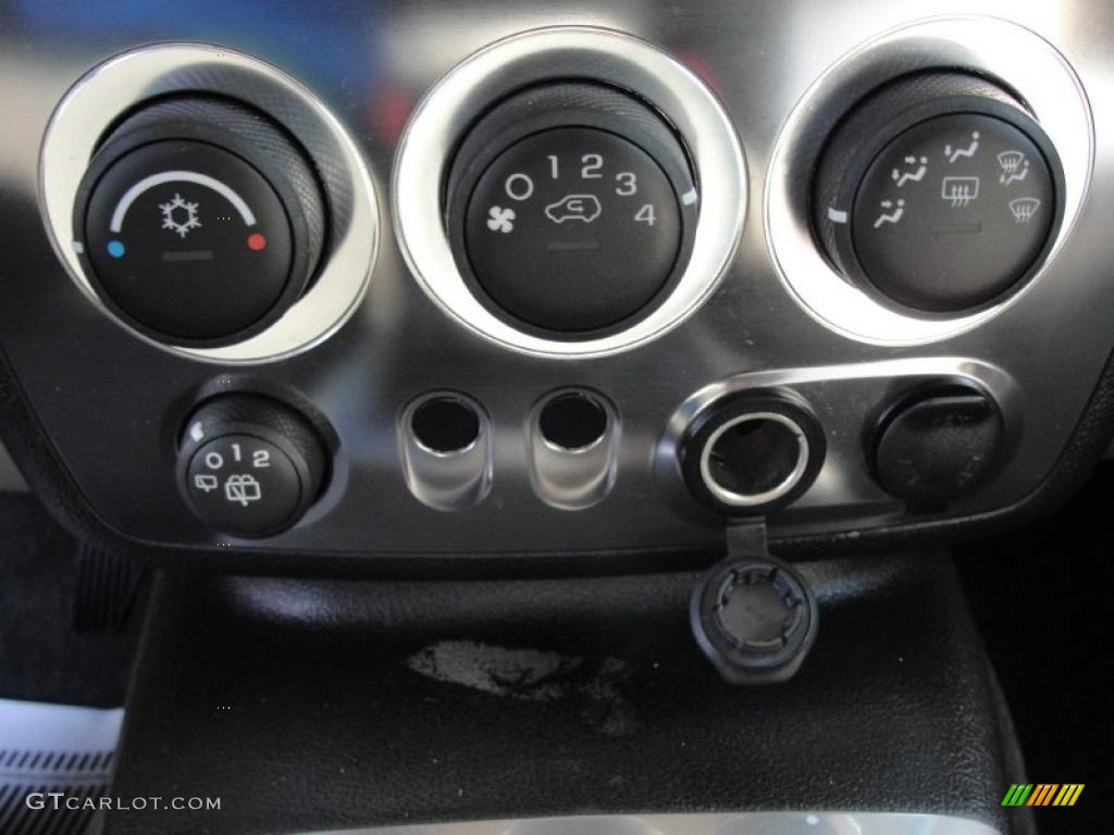 2006 Hummer H3 Standard H3 Model Controls Photo #47132538