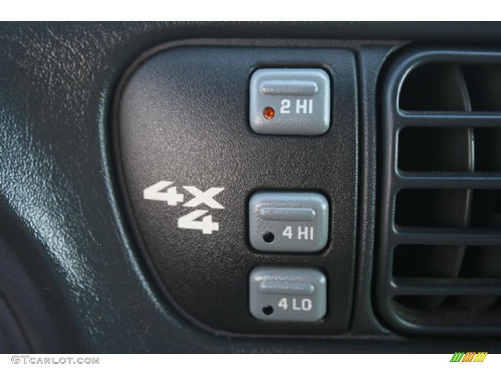 2000 Chevrolet Blazer LS 4x4 Controls Photo #47133372