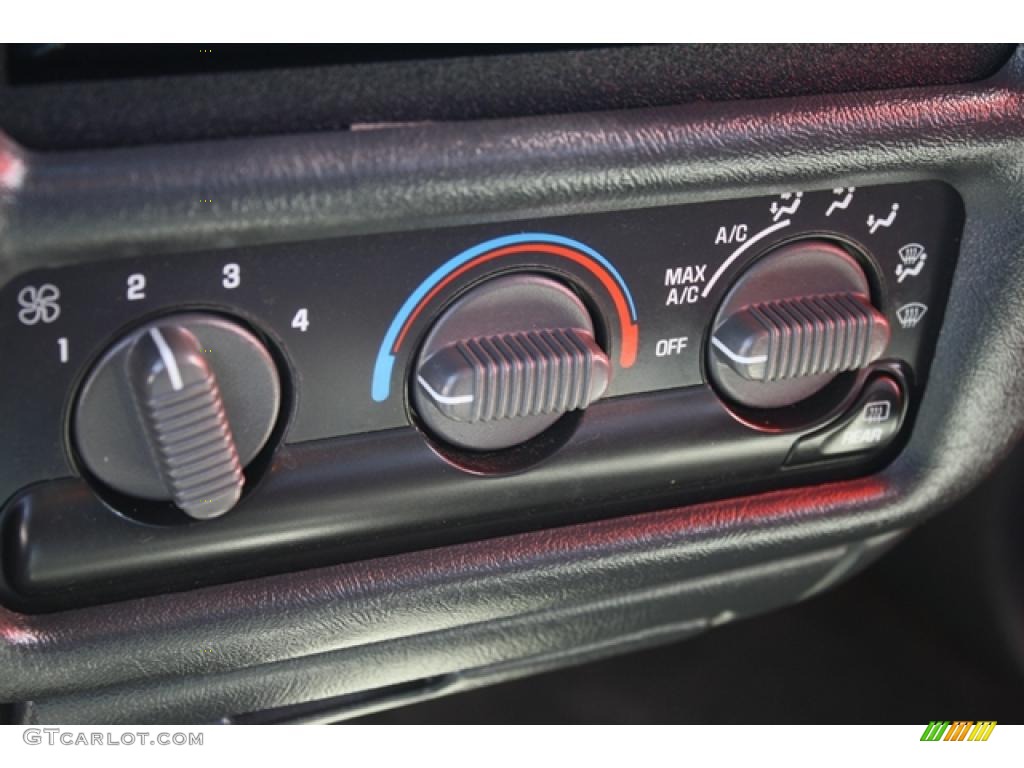 2000 Chevrolet Blazer LS 4x4 Controls Photo #47133405