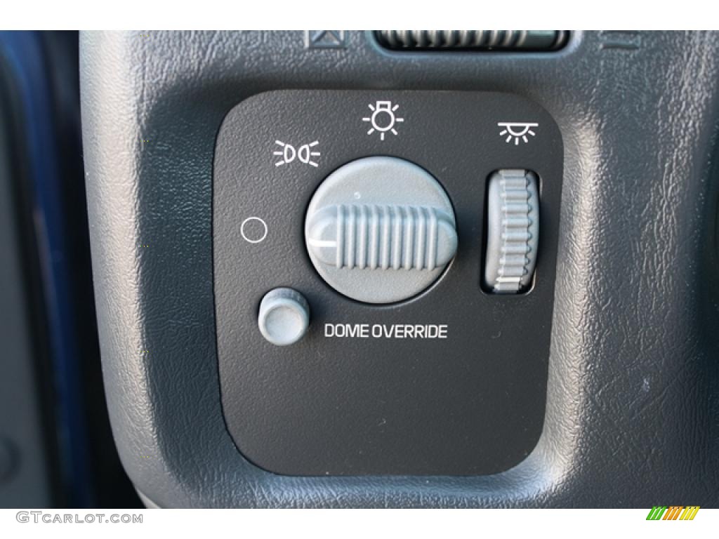2000 Chevrolet Blazer LS 4x4 Controls Photo #47133450