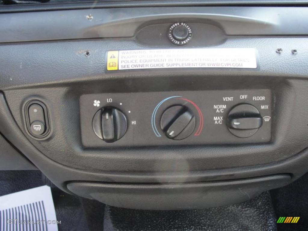 2007 Ford Crown Victoria Police Interceptor Controls Photo #47133735