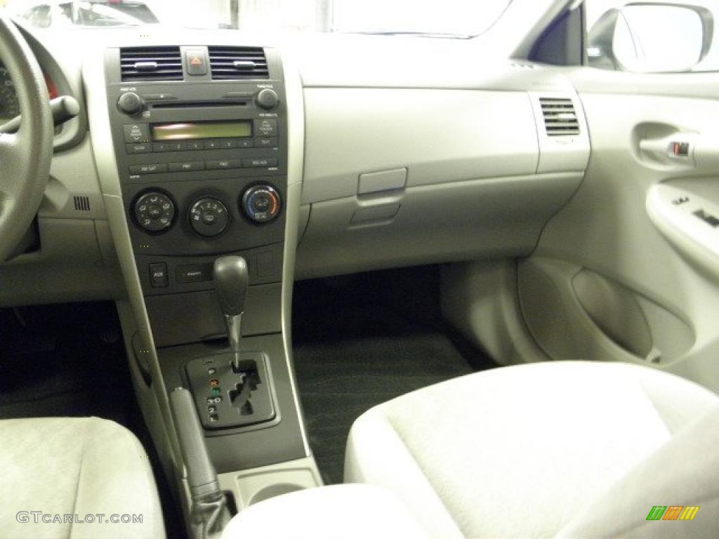 2009 Corolla LE - Super White / Ash photo #10