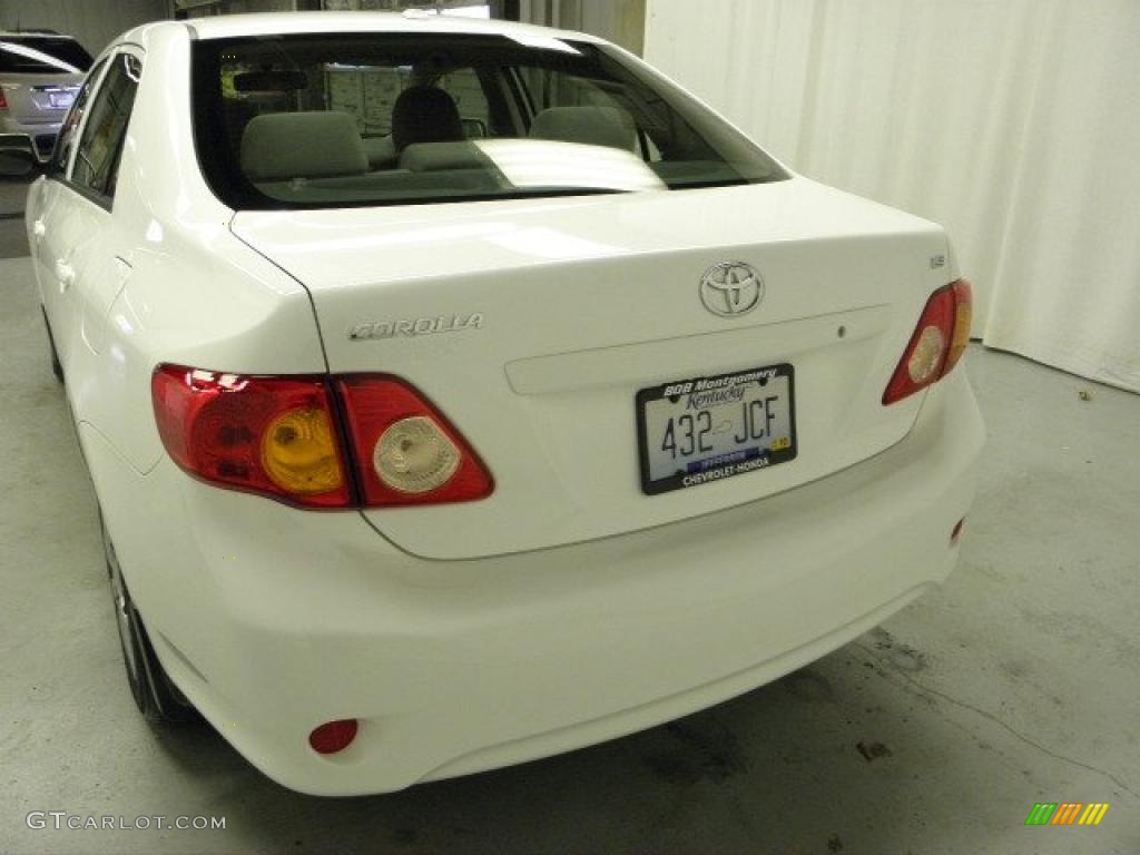 2009 Corolla LE - Super White / Ash photo #13