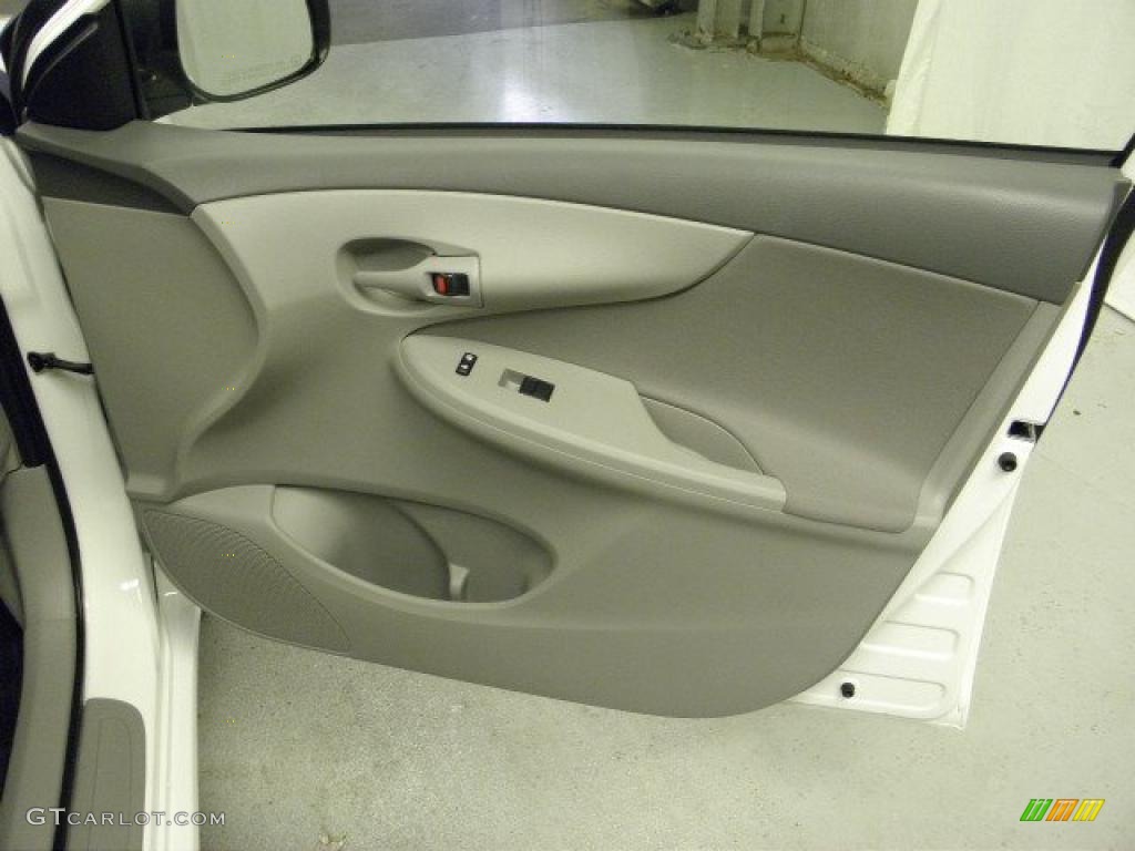 2009 Corolla LE - Super White / Ash photo #15
