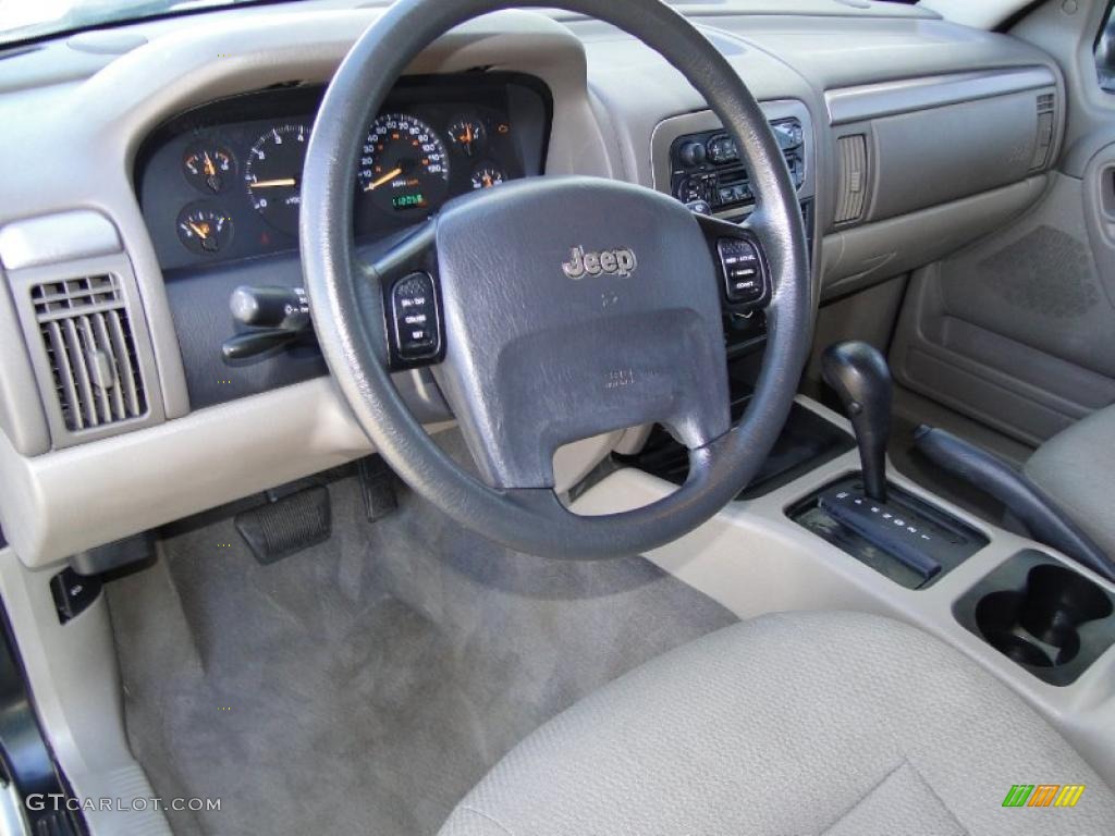 2004 Grand Cherokee Laredo - Brillant Black Crystal Pearl / Sandstone photo #12