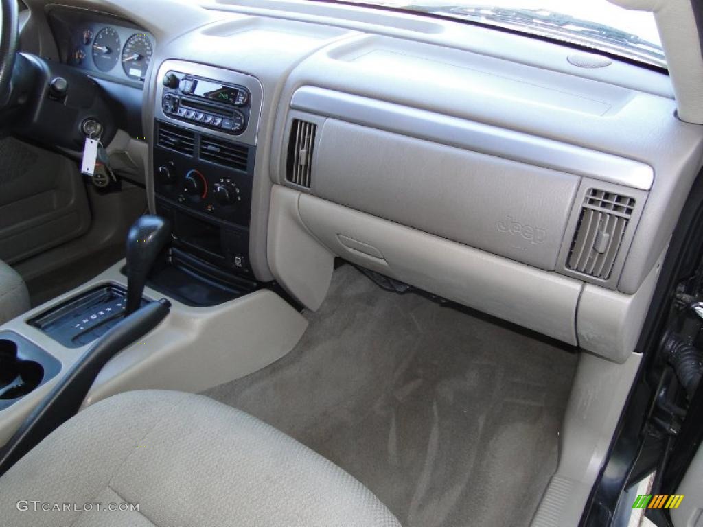 2004 Grand Cherokee Laredo - Brillant Black Crystal Pearl / Sandstone photo #23